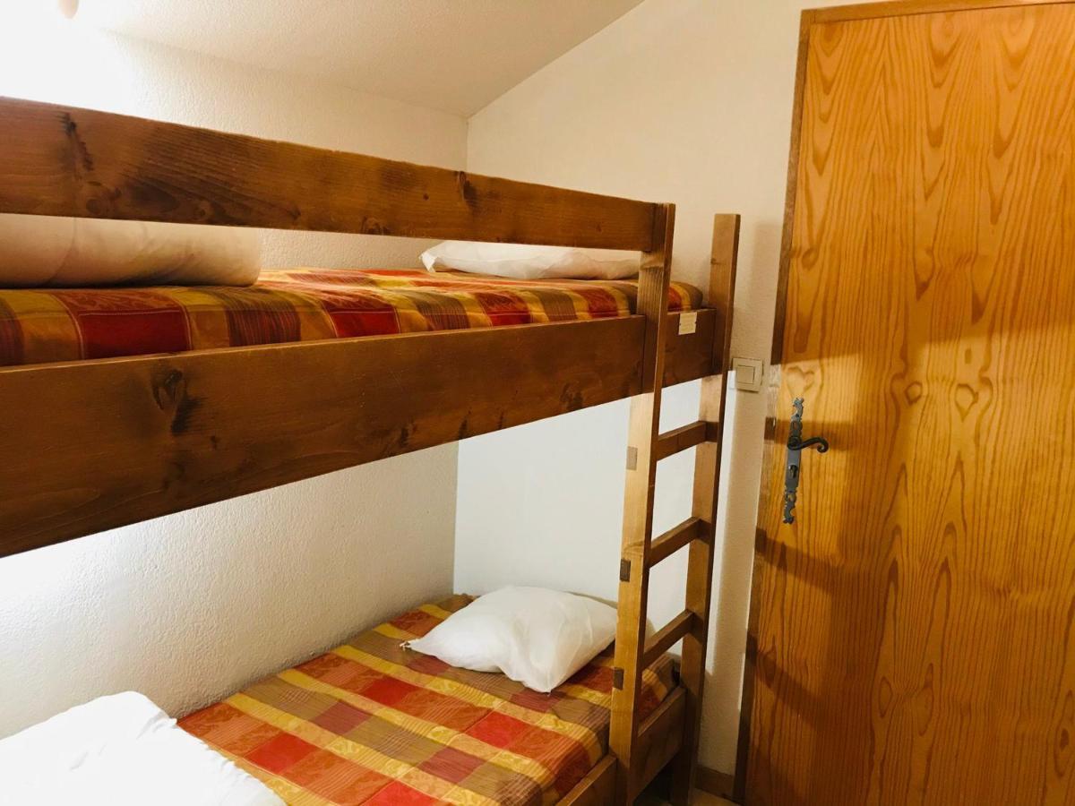 Studio Mansarde Avec Balcon, Piscine Et Parking Souterrain A Samoens - Fr-1-629-92 Exteriör bild